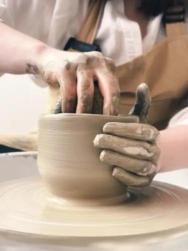 کارگاه سفالگری با چرخ چارسرامیک
