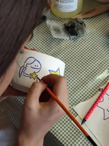 کارگاه تصویرسازی روی ماگ زیتون