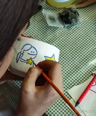 کارگاه تصویرسازی روی ماگ زیتون