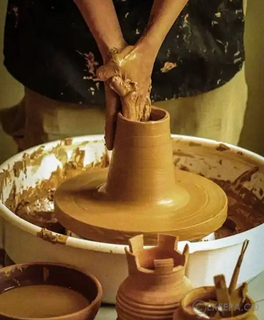 سفالگری با چرخ چارگاه