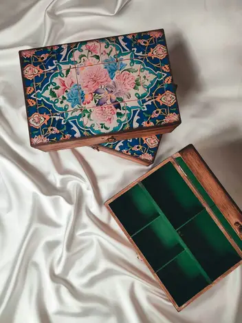 سینما ترس دکوپاژ روی باکس و آیینه چوبی