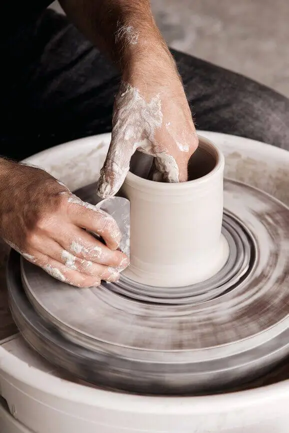 کلاس سفالگری با چرخ
