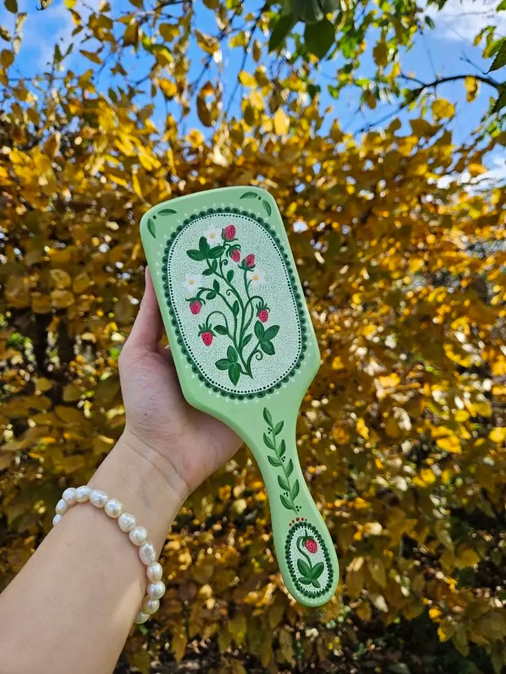 دکوپاژ روی آیینه چوبی