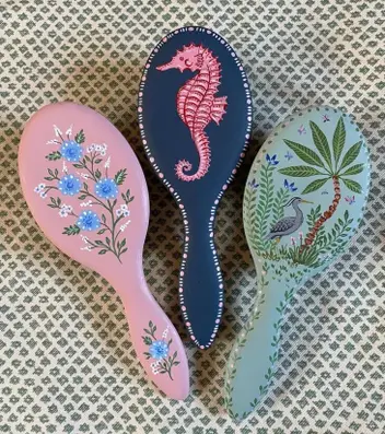 سینما ترس نقاشی روی شانه چوبی