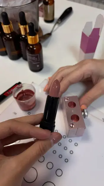 سینما ترس کارگاه رژ لب سازی